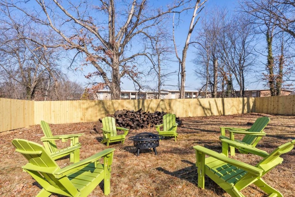 Dream home. Centrally located near DC, parking. House in New Carrollton