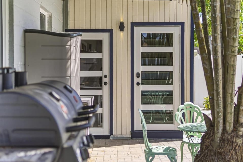 Entire Home | Sleeps 14 | Putt Putt Golf |Canal Views House in Bayshore Gardens