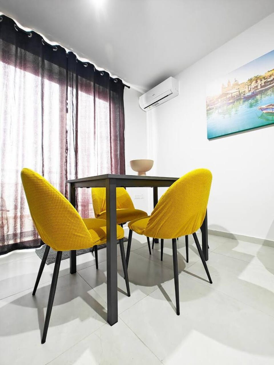 Living room, Seating area, Dining area, air conditioner