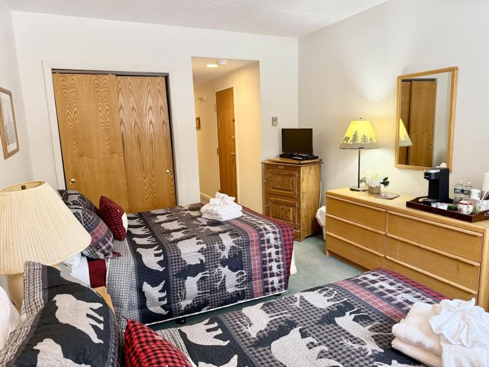 Bed, TV and multimedia, Photo of the whole room