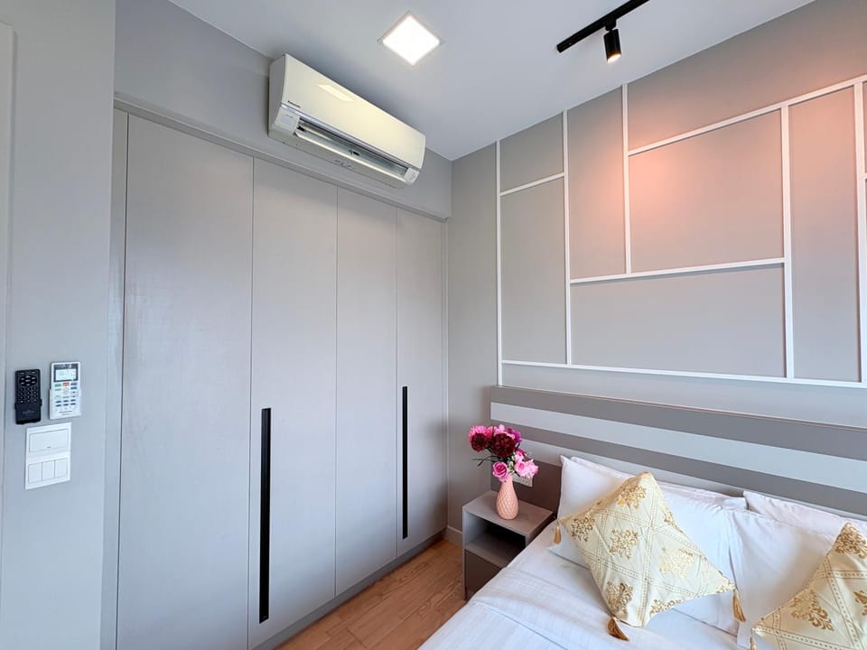 wardrobe, air conditioner
