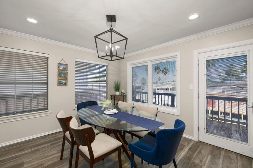 Scallop waterfront property House in Port Isabel