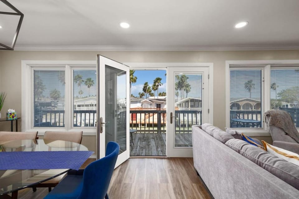 Scallop waterfront property House in Port Isabel
