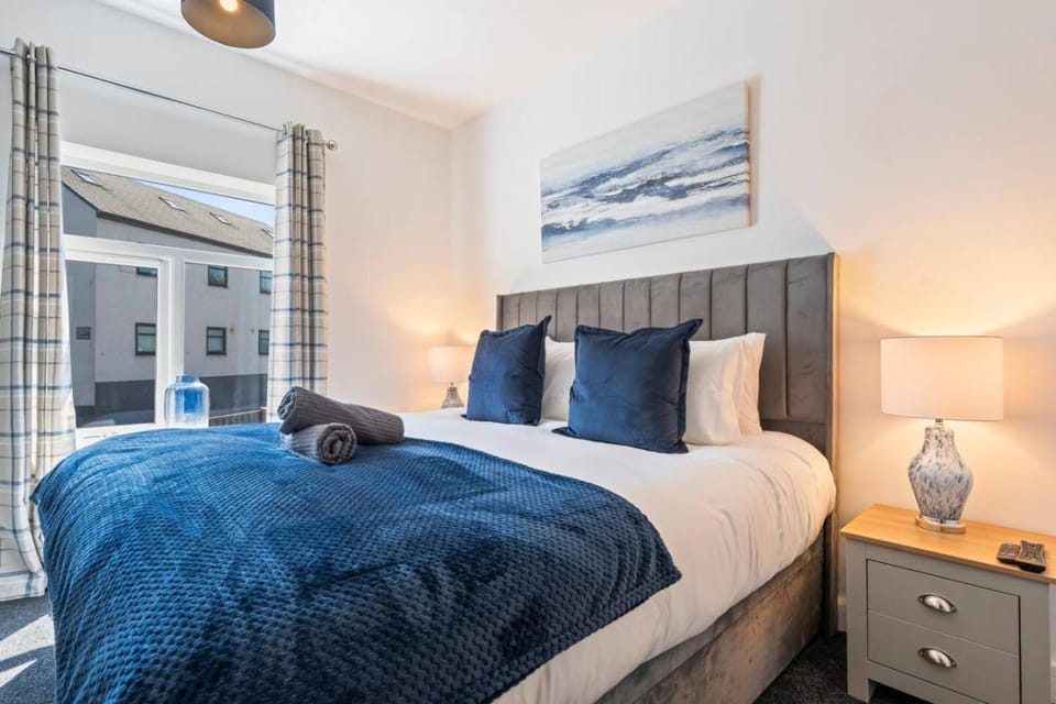 Spacious 5BR House in Staveley Wi-fi Sleeps 10 House in North East Derbyshire District