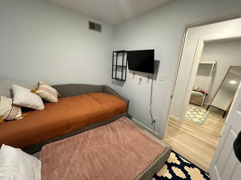 Great Lakes Resort - Master Suite - Suite 11 Apartment in Michigan