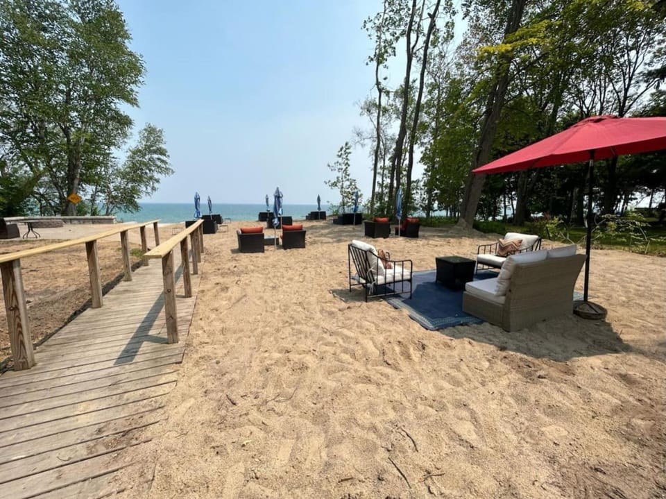 Great Lakes Resort - Jr Suite - Suite 2 Apartment in Michigan