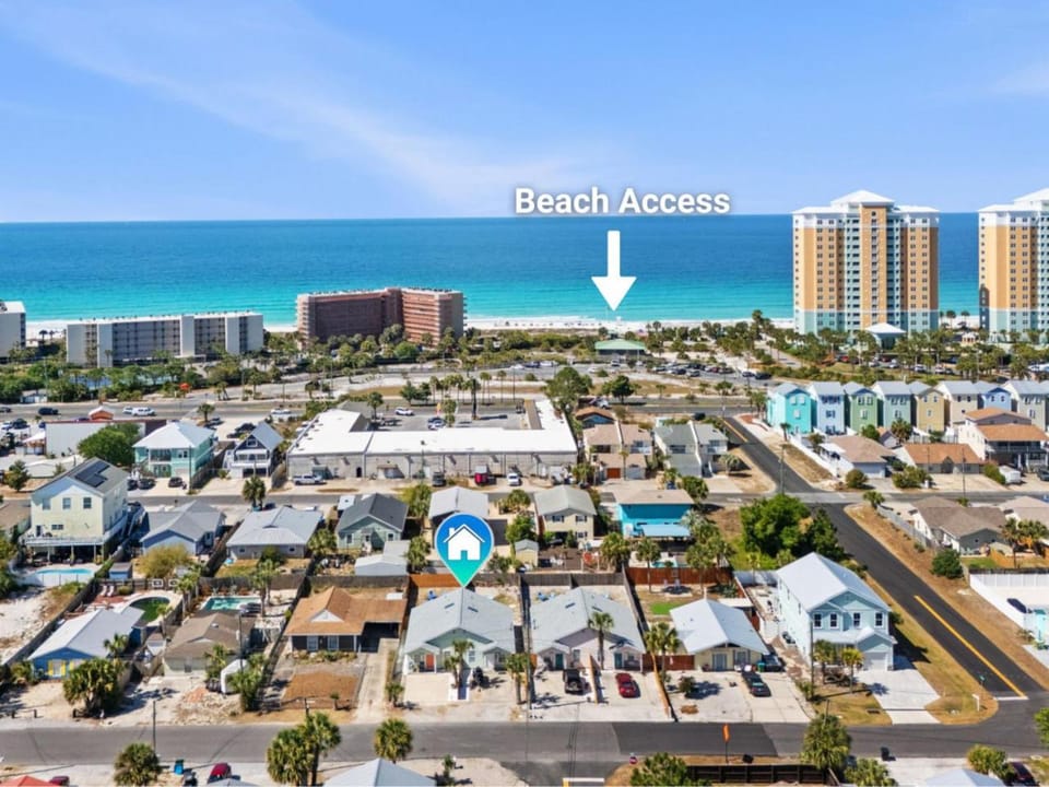 Property building, Nearby landmark, Day, Neighbourhood, Natural landscape, Bird's eye view, Beach, City view, Sea view, Street view, Location