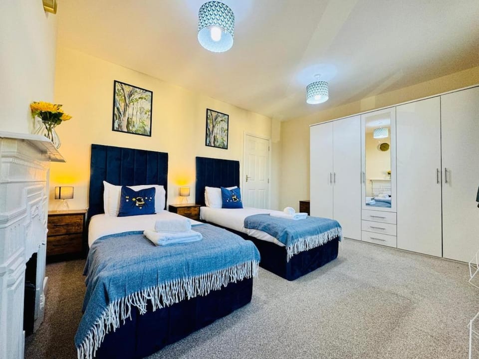 Cozy 3BR Retreat in Prime Location House in Slough