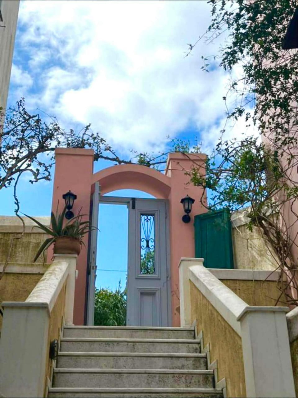 Facade/entrance