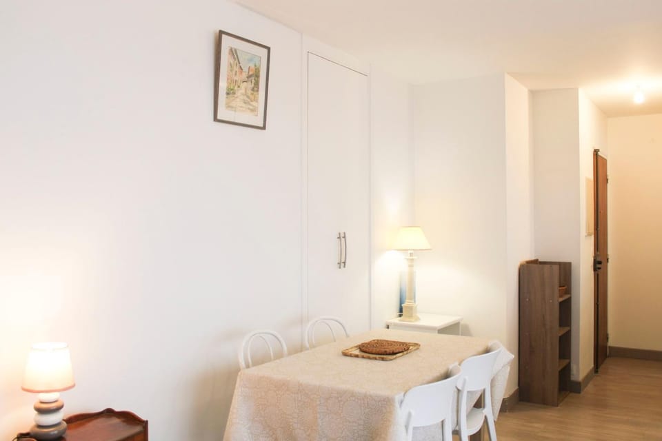 A charming retreat just outside Paris Apartment in Vincennes