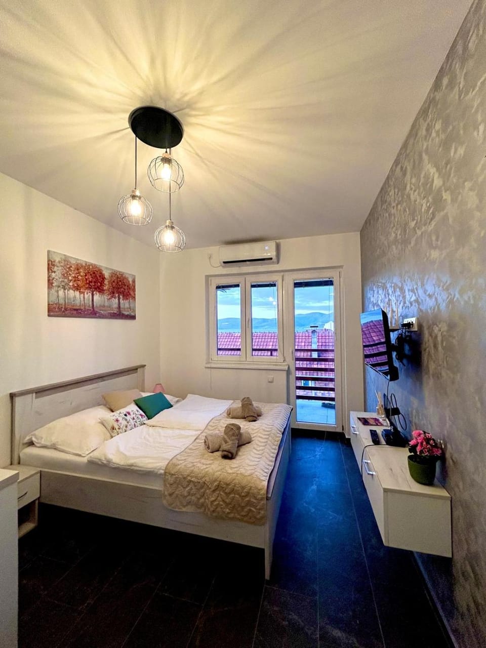 Bed, Balcony/Terrace, Photo of the whole room, Bedroom, towels, air conditioner
