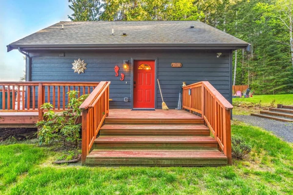 Views of Hood Canal Mount Rainier & Wildlife House in Brinnon
