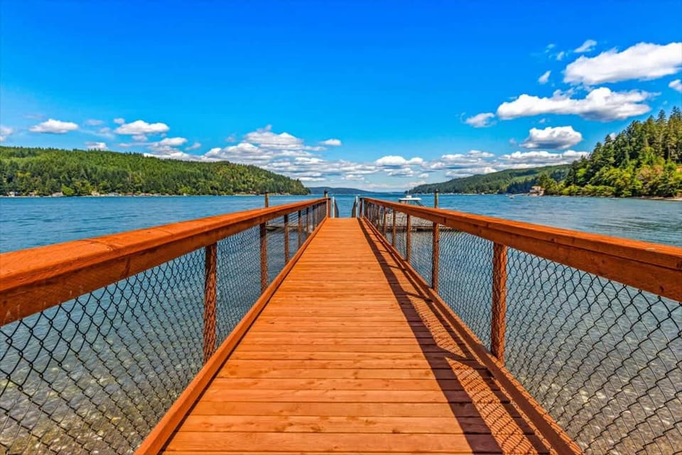 Hood Canal Waterfront with Hot Tub & Dock House in Hood Canal