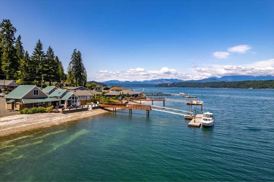 Hood Canal Waterfront with Hot Tub & Dock House in Hood Canal