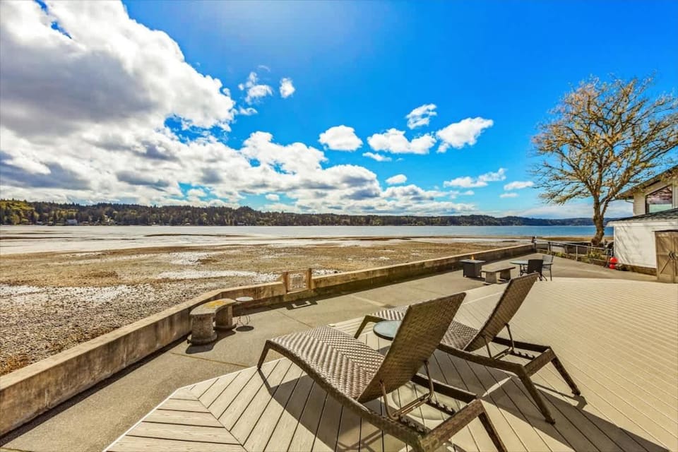 Tranquil Waterfront Home Private Hot Tub House in Hood Canal