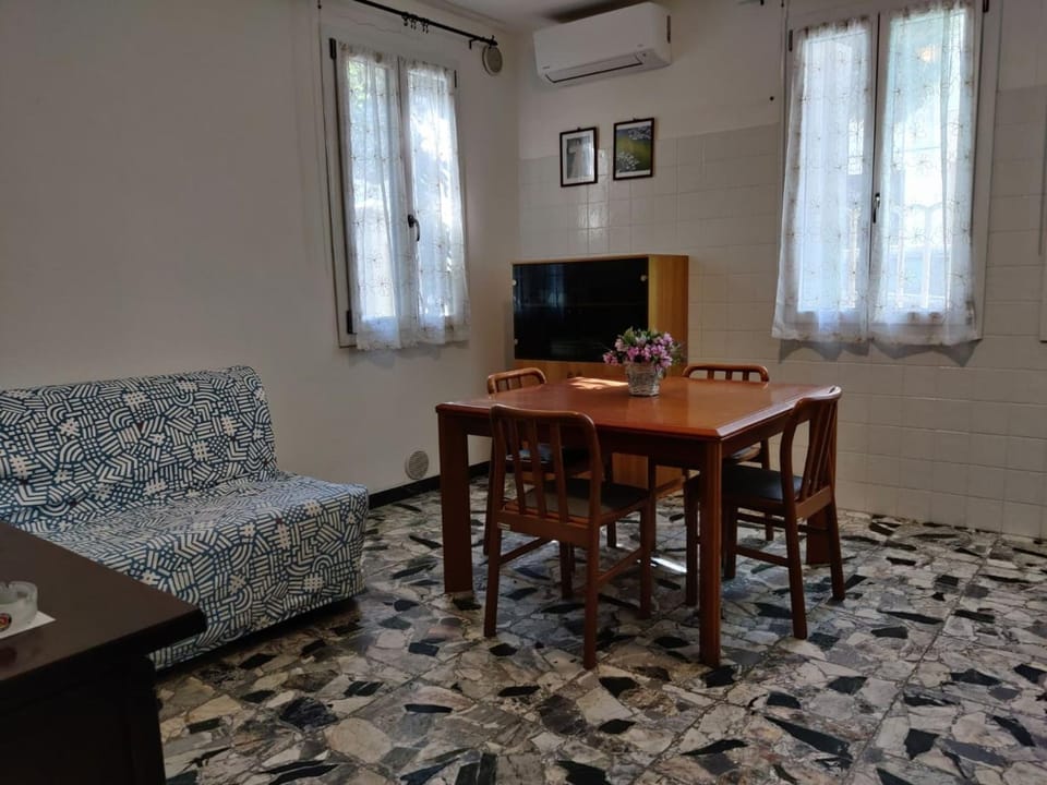 Communal lounge/ TV room, TV and multimedia, Living room