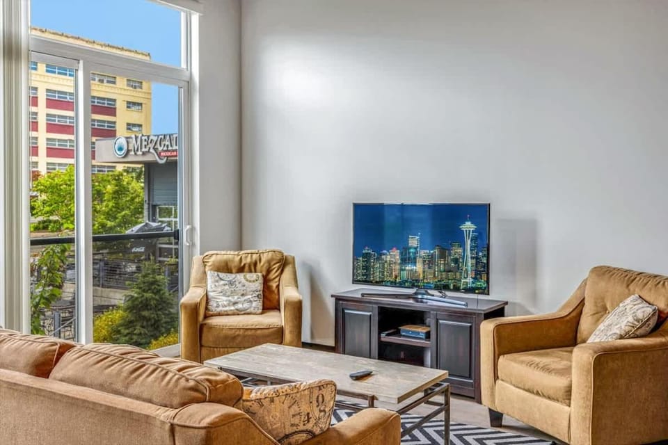 Brand New Condo Steps from Bremerton Ferry House in Bremerton