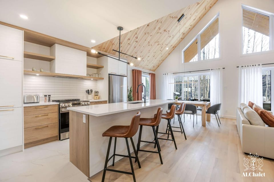 Harmonie Modern Forest Retreat Spa & Serenity Chalet in Quebec