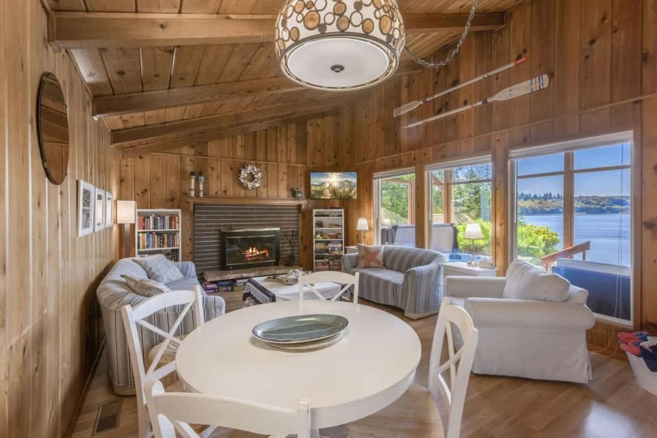 Phenomenal Sunsets Wild Orca & Private Beach House in Shelton