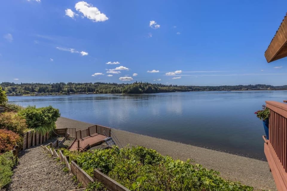 Phenomenal Sunsets Wild Orca & Private Beach House in Shelton