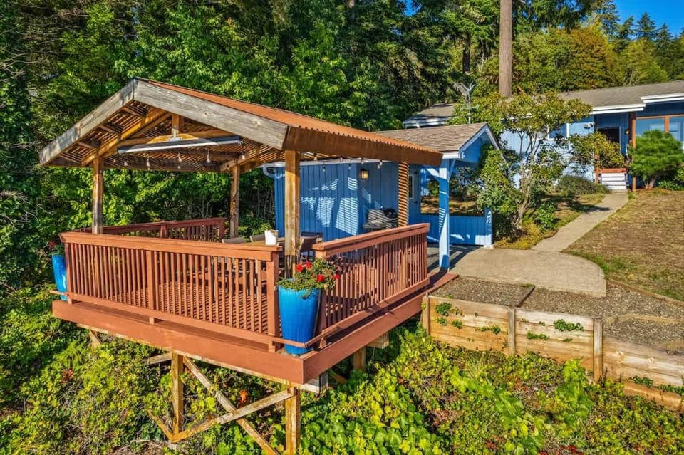Phenomenal Sunsets Wild Orca & Private Beach House in Shelton
