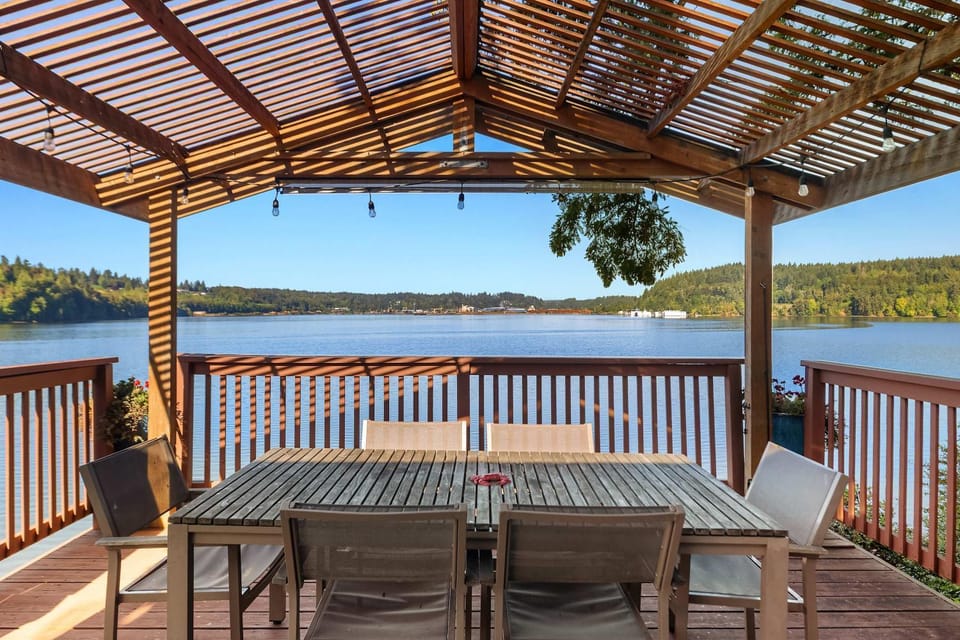 Phenomenal Sunsets Wild Orca & Private Beach House in Shelton