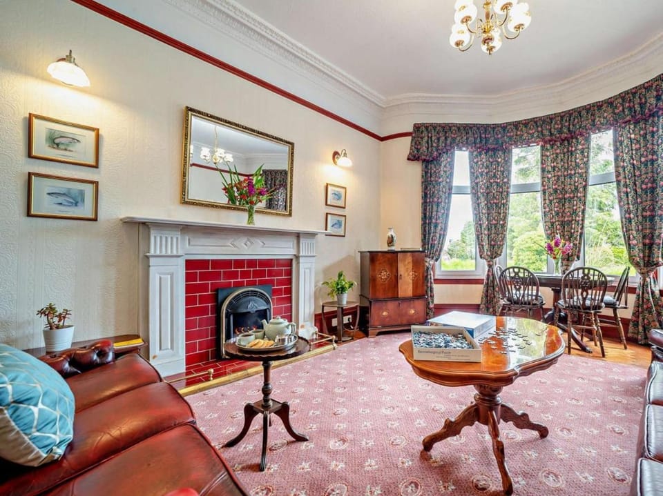 Living room, Seating area, fireplace