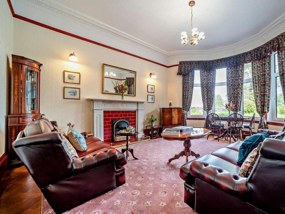 Living room, Decorative detail, Seating area