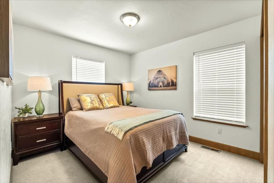 Comfy & close to Lake Pend Oreille & Schweitzer House in Dover