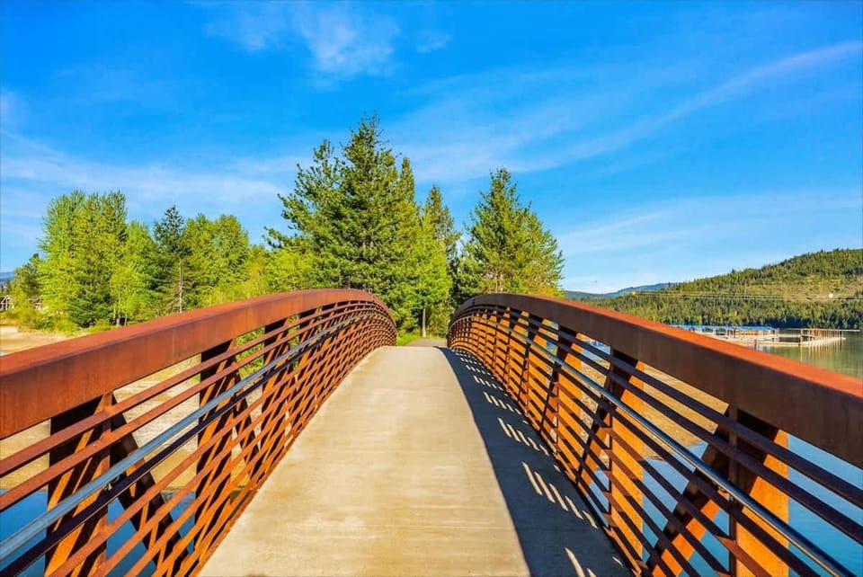 Comfy & close to Lake Pend Oreille & Schweitzer House in Dover