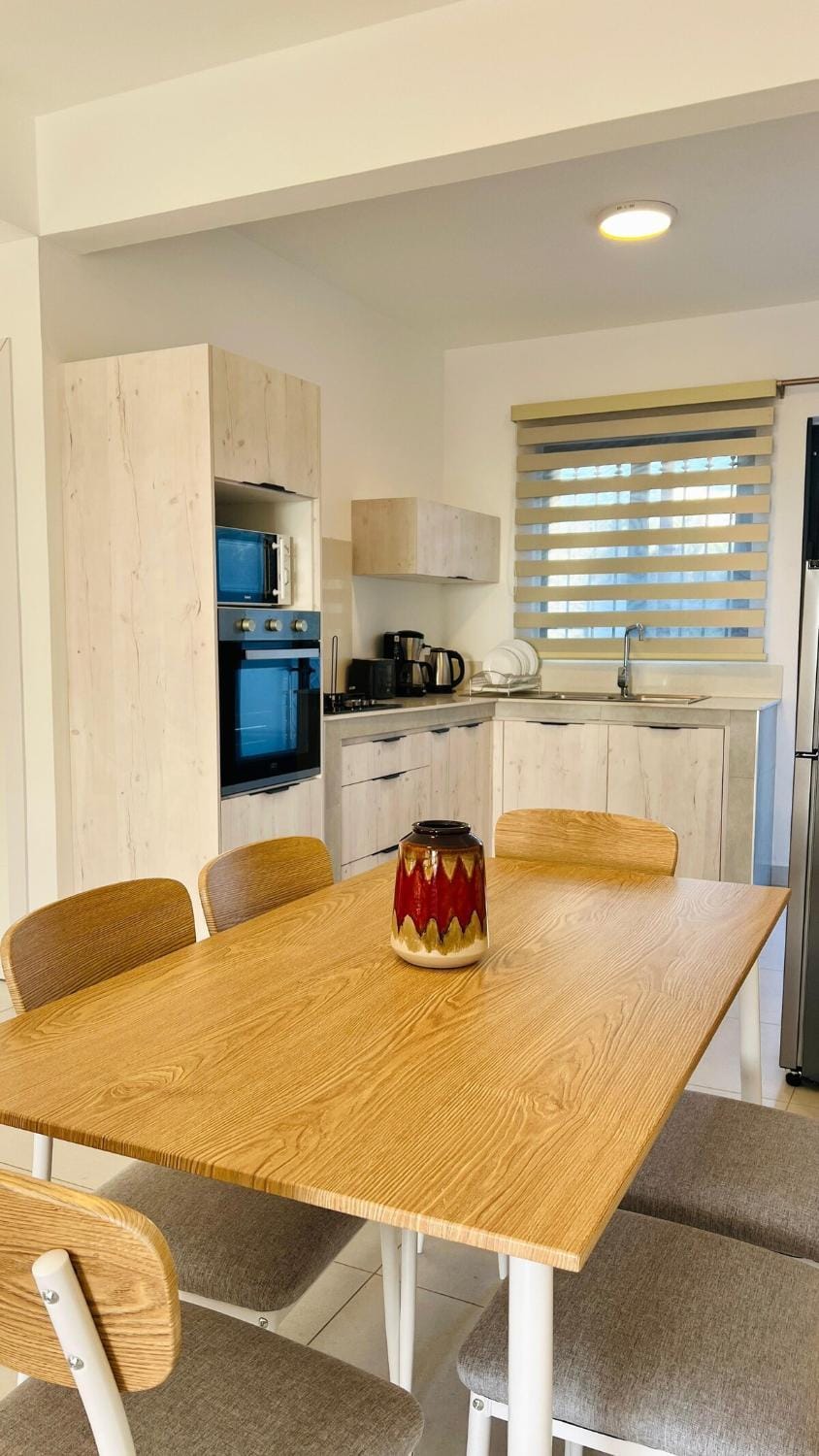 Kitchen or kitchenette, Dining area, oven, toaster