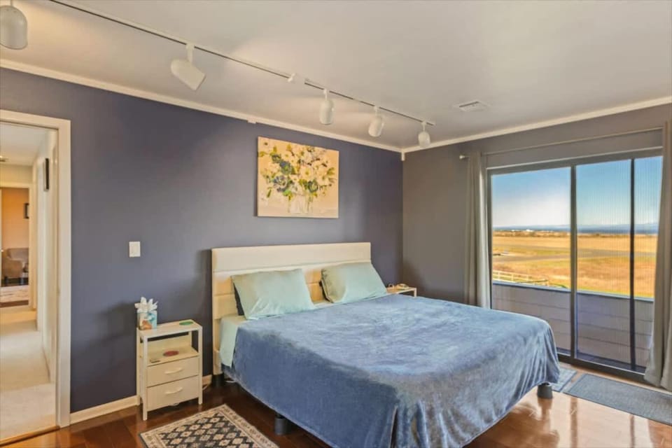 Spacious Gracious & Luxurious Retreat House in Westport