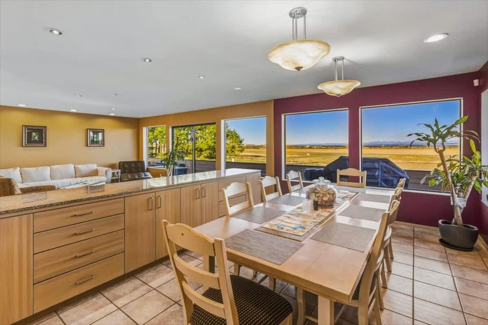 Spacious Gracious & Luxurious Retreat House in Westport