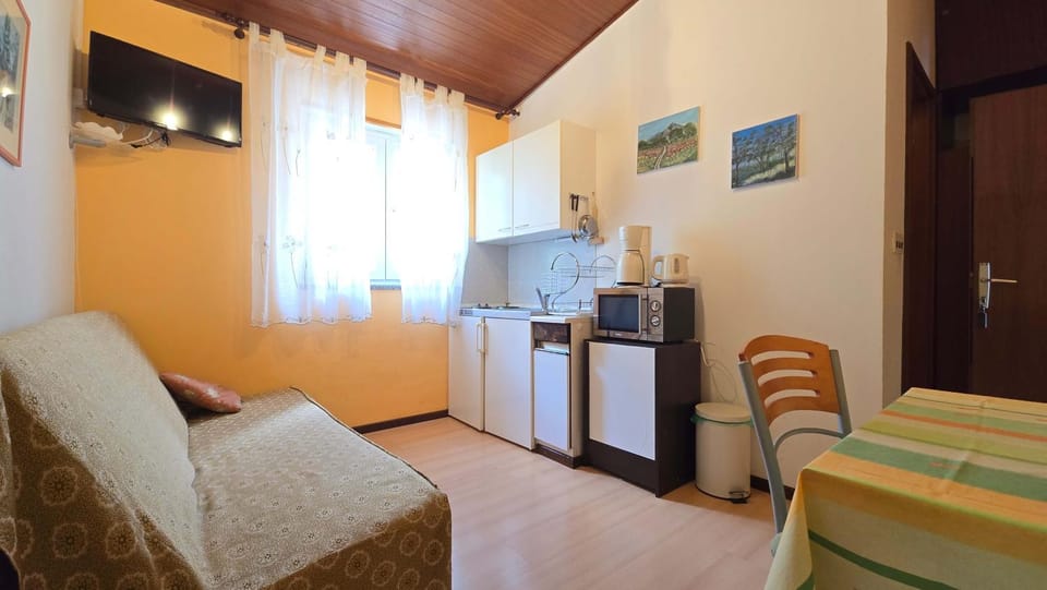 TV and multimedia, Kitchen or kitchenette, Seating area