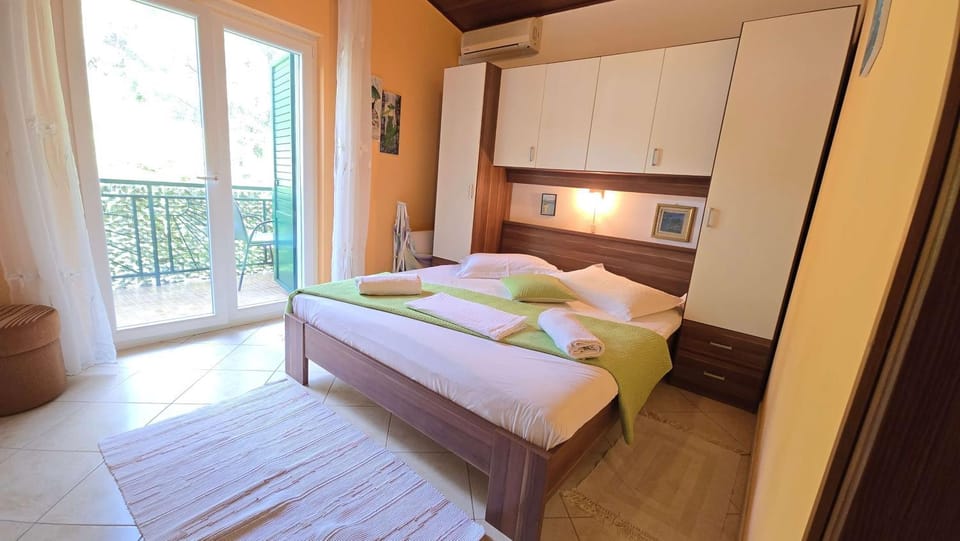 Bed, Bedroom, wardrobe