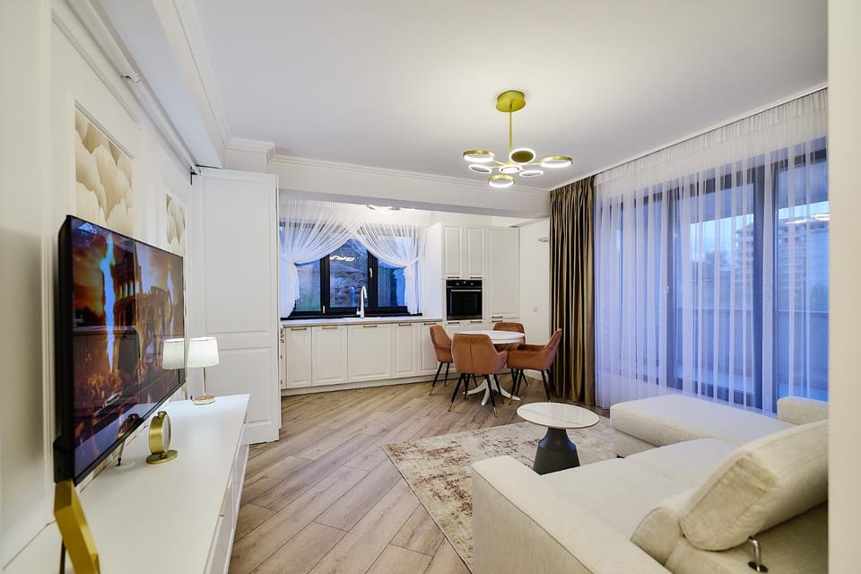TV and multimedia, Living room, Seating area, Evening entertainment