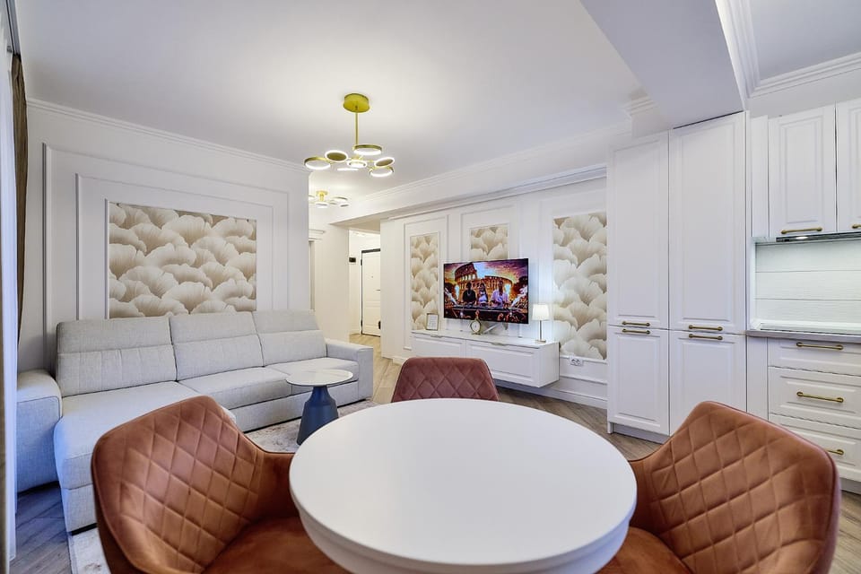 TV and multimedia, Kitchen or kitchenette, Living room, Seating area, Dining area