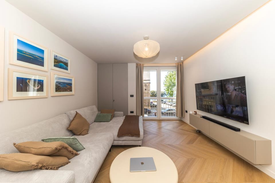 TV and multimedia, Seating area, Evening entertainment