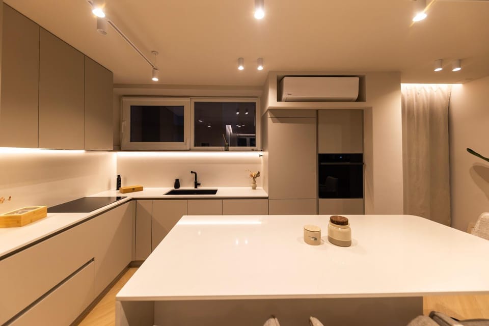 Kitchen or kitchenette, Dining area, stove
