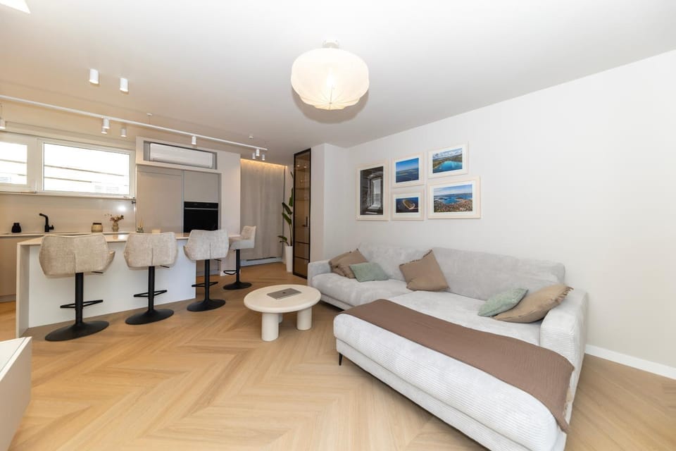 Kitchen or kitchenette, Living room, Seating area, air conditioner