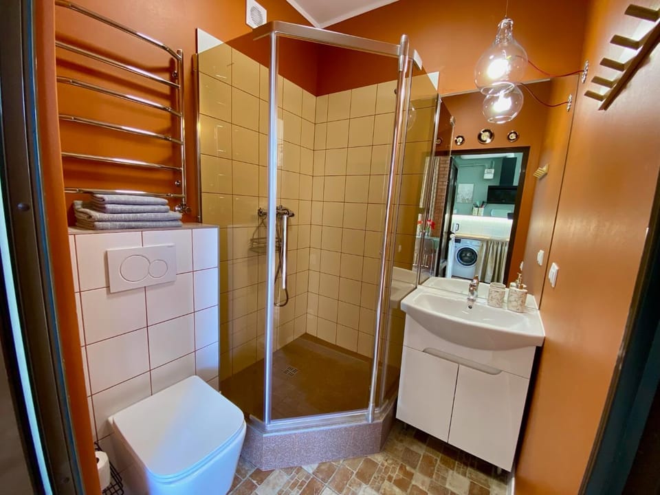 Shower, Toilet, Bathroom