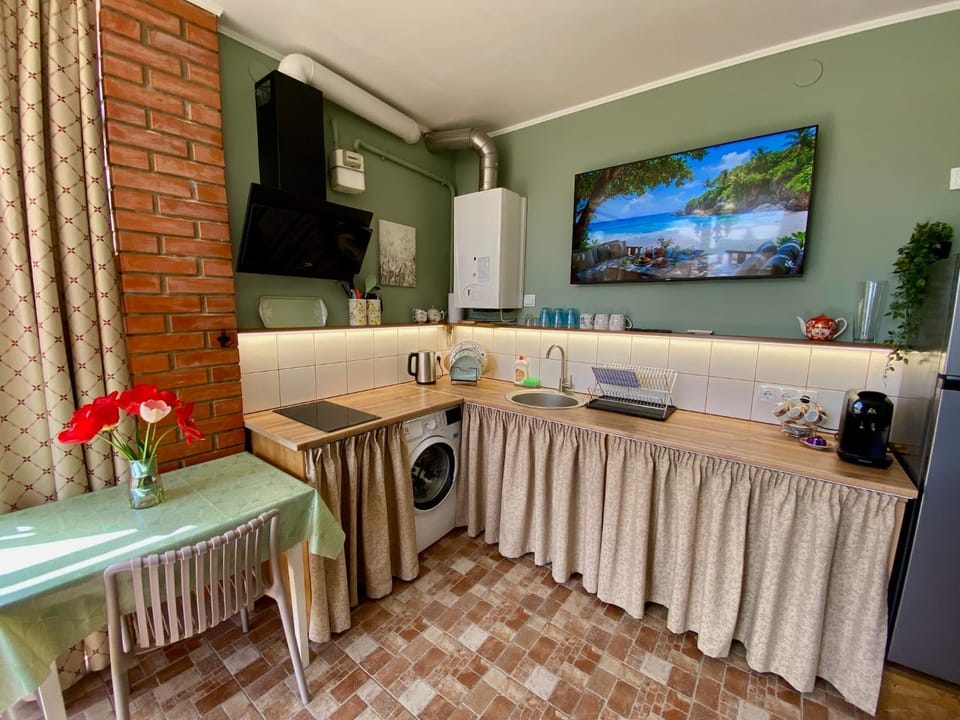 TV and multimedia, Kitchen or kitchenette, Living room, Dining area