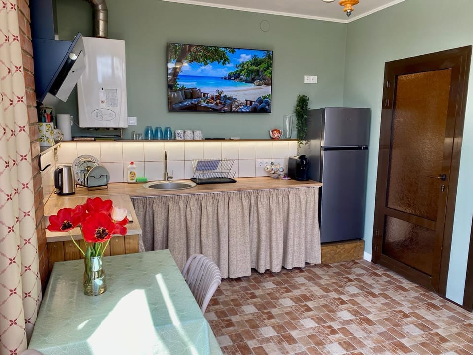 TV and multimedia, Kitchen or kitchenette, Dining area