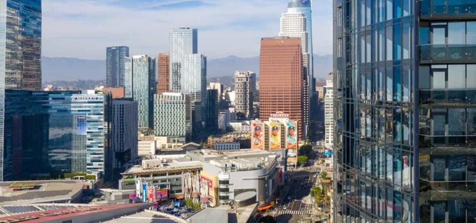 Luxury 2BR High-Rise with Rooftop Pool next to Convntn Centr Apartment in Los Angeles