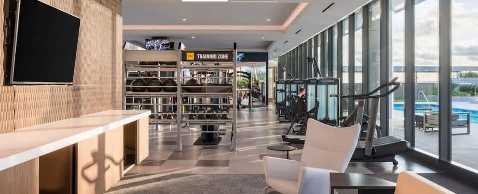 Luxury 2BR High-Rise with Rooftop Pool next to Convntn Centr Apartment in Los Angeles