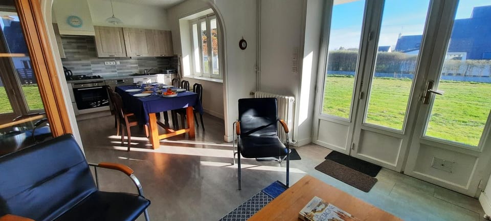Maison bord de mer avec grand jardin House in Plomeur