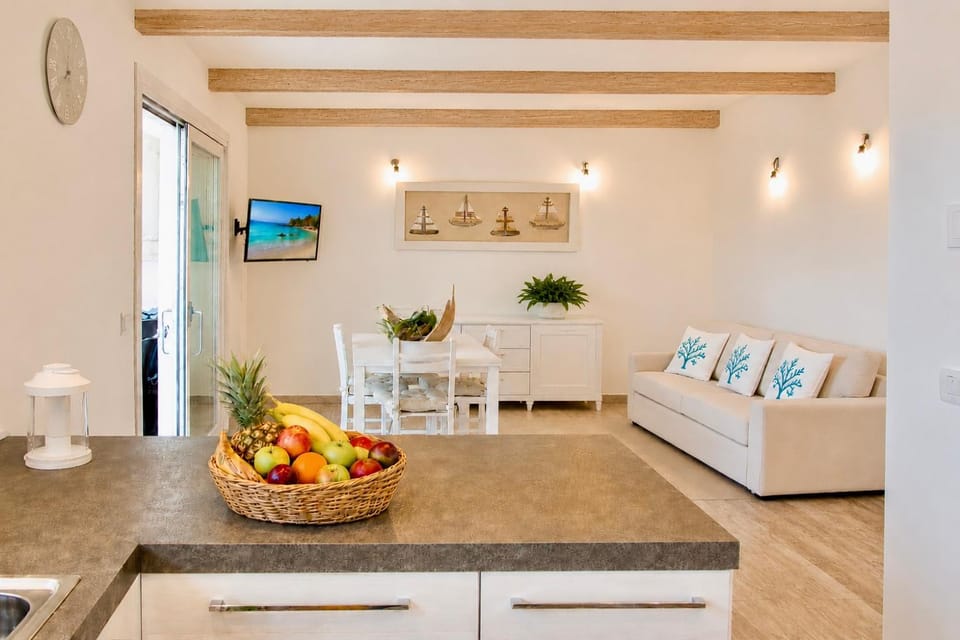 Kitchen or kitchenette, Living room