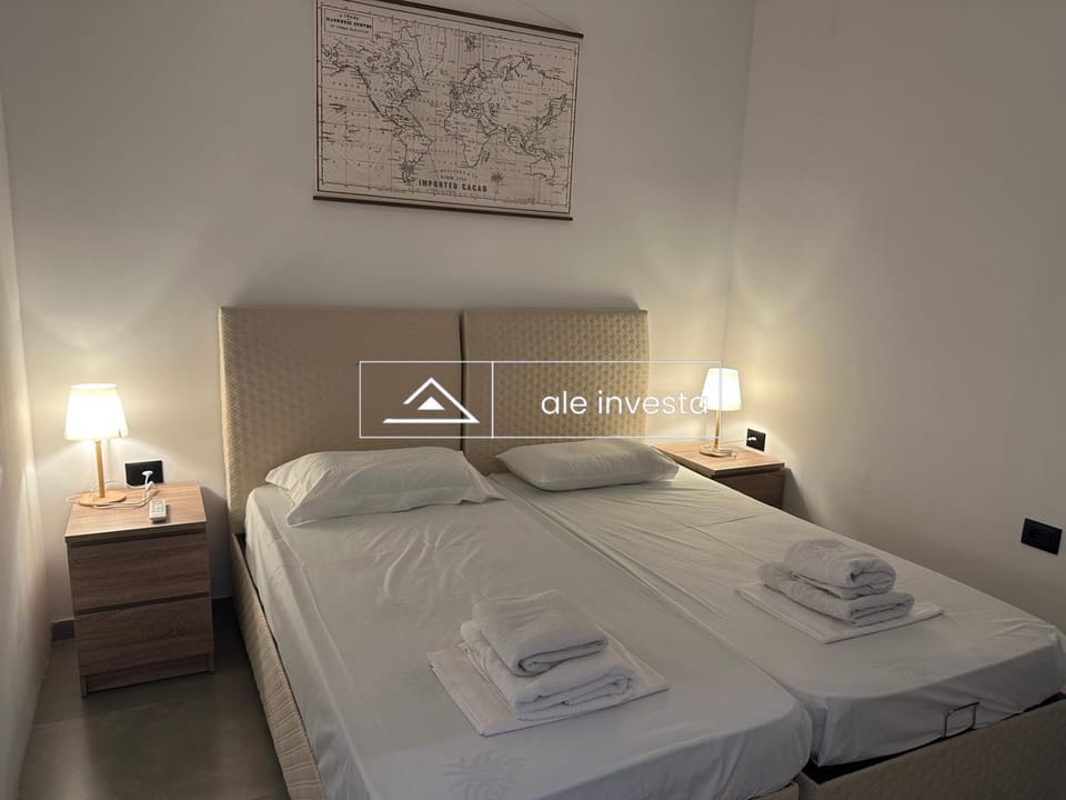 Bed, towels