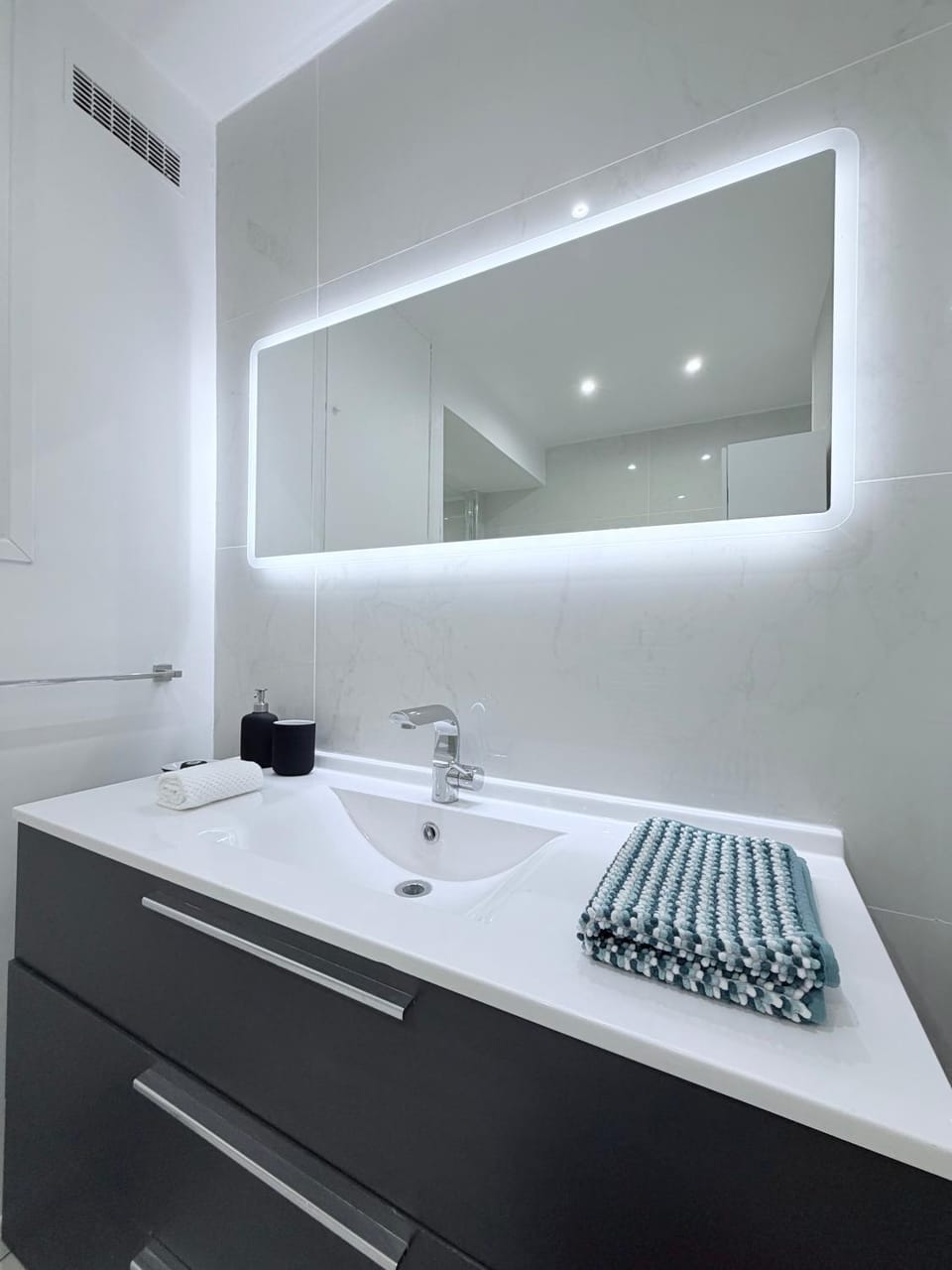 Bathroom, towels