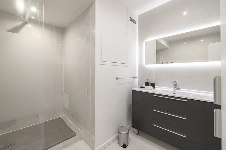 Shower, Bathroom, storage